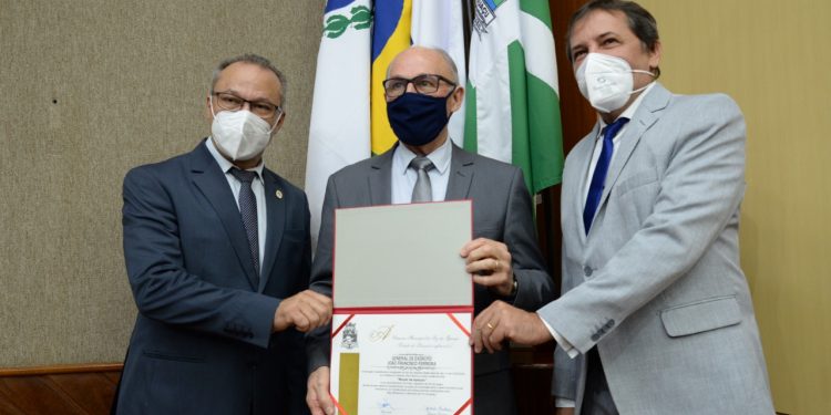 Câmara homenageia General Francisco Ferreira, ex-diretor da Itaipu Binacional
