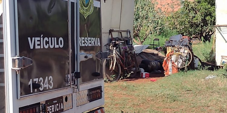 Homem é encontrado morto ao lado de barracão em Três Lagoas