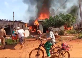 Incêndio de grande proporções atinge residências na Ocupação do Bubas