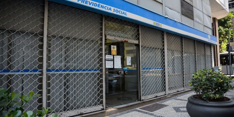 Governo publica portaria com regras para prova de vida do INSS