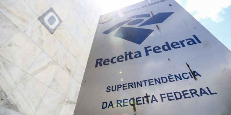 Arrecadação de impostos federais aumentou 18,3% em janeiro
