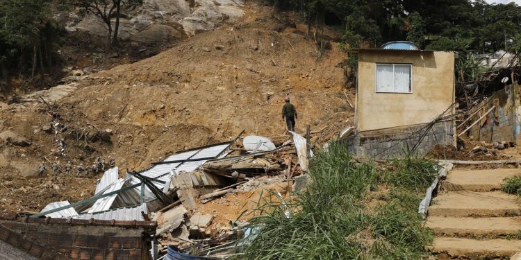 Famílias de Petrópolis afetadas pelo temporal receberão benefícios