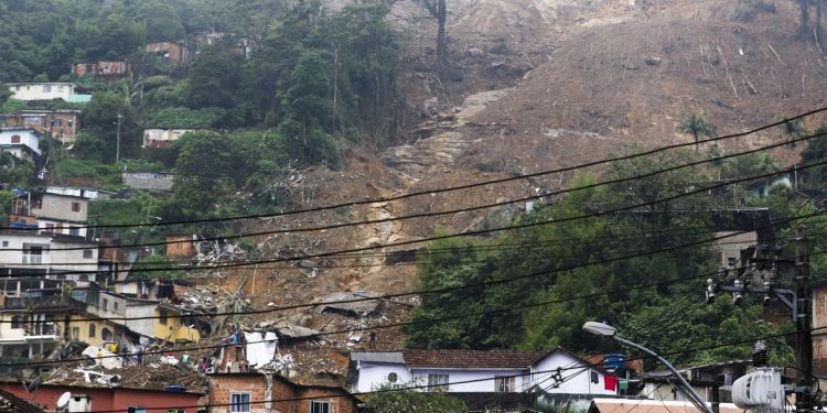 Temporal em Petrópolis já deixou mais de 100 mortos
