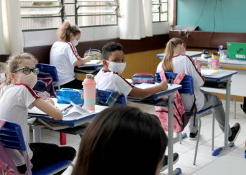 Aulas presenciais na rede estadual de ensino retornam hoje