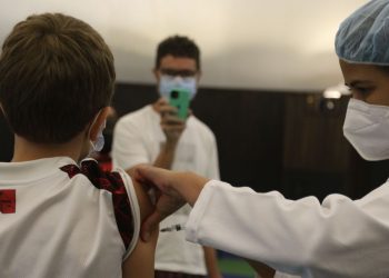 Queda da imunidade da vacina é menor em infectados antes do uso