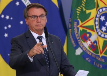 Brasil pode rebaixar pandemia de covid-19 para endemia, diz presidente
