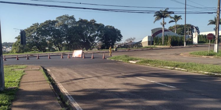 Obra na Costa e Silva desvia o trânsito para a Avenida Venezuela