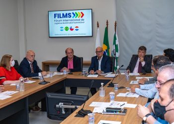 Ministro debate em Foz do Iguaçu soluções para a logística nas Três Fronteiras