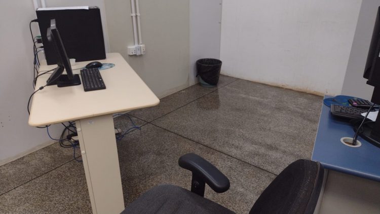 Chuva alaga prédio de secretarias da prefeitura de Foz do Iguaçu