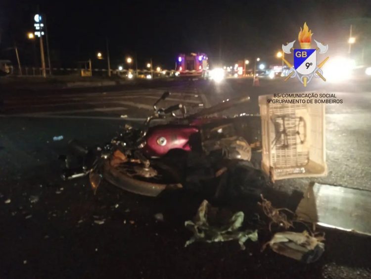 Acidente entre moto e táxi deixa piloto ferido na BR 277, em Foz