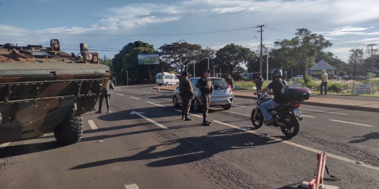 Militares seguem com operação de fiscalização em Foz do Iguaçu