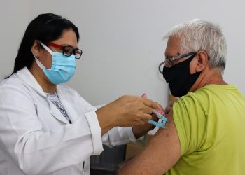 Foz inicia a aplicação da 4ª dose contra a Covid em idosos acima de 80 anos