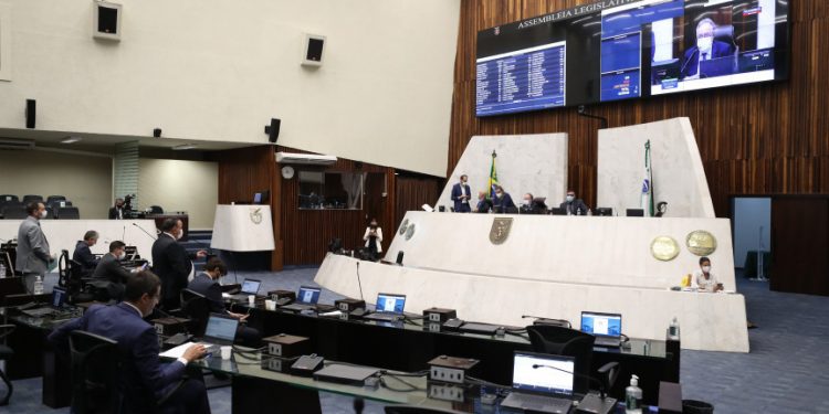 Projeto que visa a flexibilização do uso de máscaras no Paraná segue para sanção