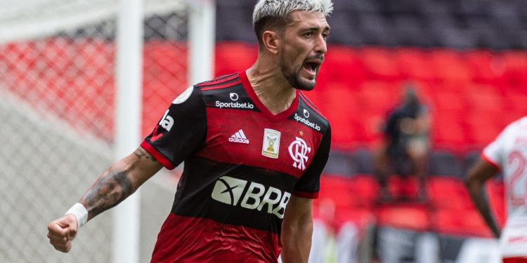 Confira as maiores transferências entre dois clubes brasileiros