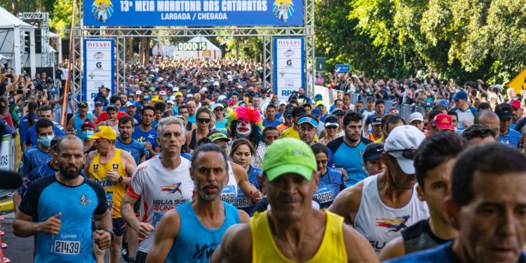 Mais de 4 mil corredores celebram esporte e natureza na Meia Maratona das Cataratas