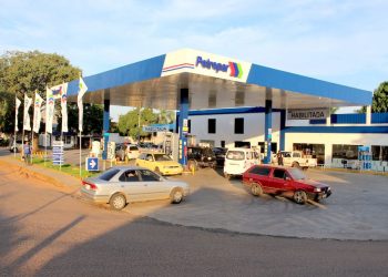 Paraguai limita venda de gasolina para estrangeiros em até 5 litros em postos estatais
