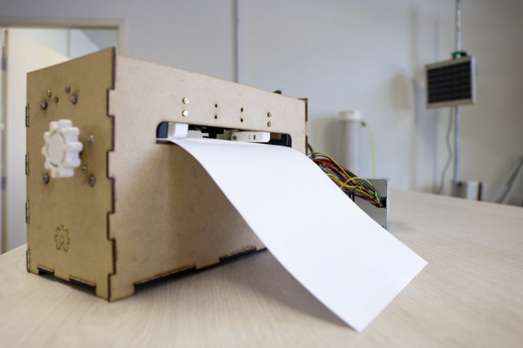 Impressora em braile é desenvolvida por estudantes do Sesi Internacional no LabMaker Iguaçu do PTI-BR