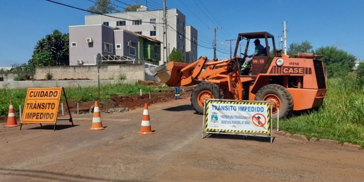 Rua Major Acilino de Castro está interditada para melhorias