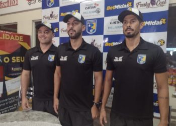 Charles Araújo é apresentado como novo técnico do Foz do Iguaçu FC