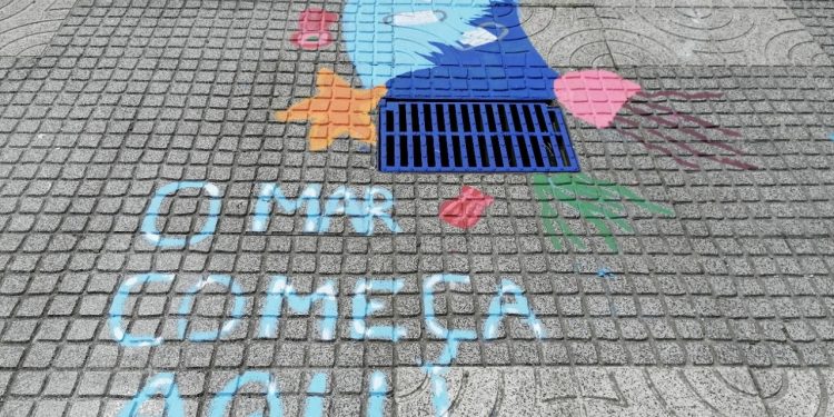 Campanha de pinturas de bueiros levará educação ambiental aos 55 municípios da região