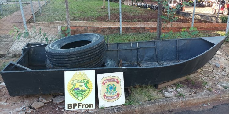 Embarcação com pneus contrabandeados é apreendida pela Polícia Federal e BPFRON