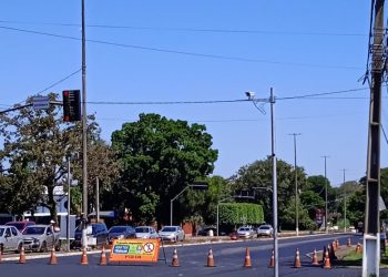 Trecho da Av. Costa e Silva do semáforo da rodoviária até a Rede Massa está bloqueado