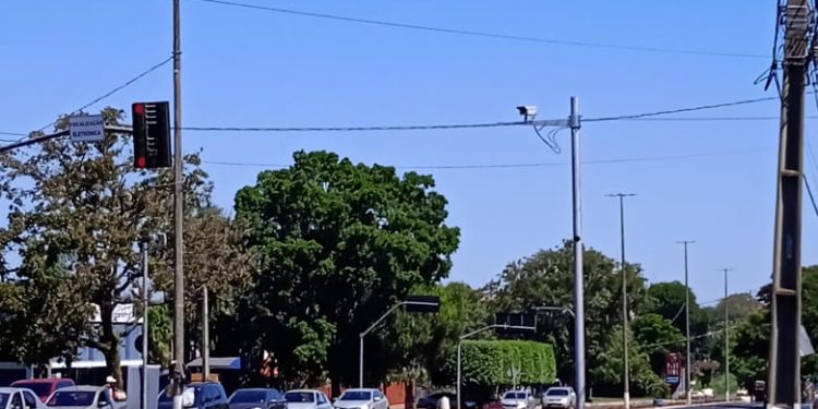 Trecho da Av. Costa e Silva do semáforo da rodoviária até a Rede Massa está bloqueado