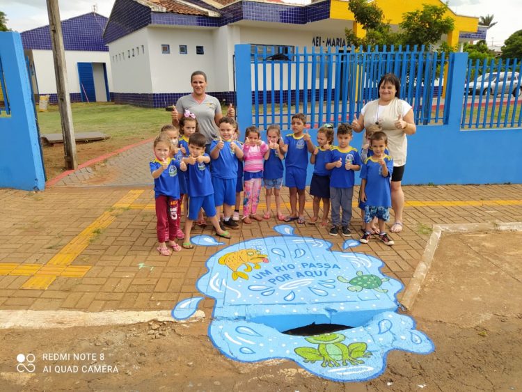 Campanha de pintura de bueiros mobiliza mais de 500 alunos na primeira semana