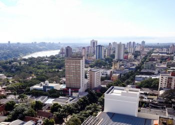 Empresários iguaçuenses conhecem o programa “Compras Mais Local” em evento na ACIFI