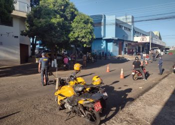 Foztrans faz operação de fiscalização à motocicletas na Vila Portes