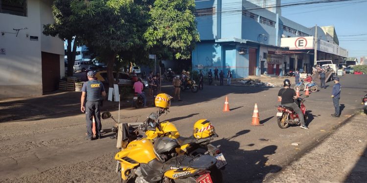 Foztrans faz operação de fiscalização à motocicletas na Vila Portes