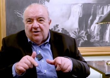 Curitiba retira obrigatoriedade do uso de máscaras em locais fechados