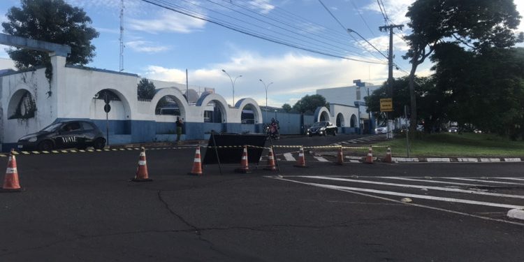 Obra na Avenida Costa e Silva desvia o trânsito para a José Maria de Brito