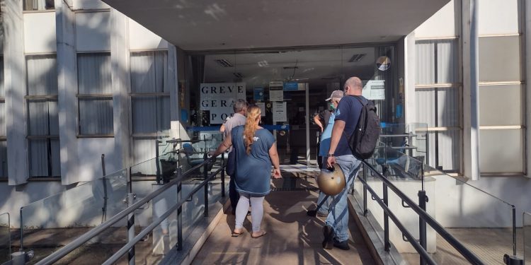 Servidores do INSS entram em greve em Foz do Iguaçu