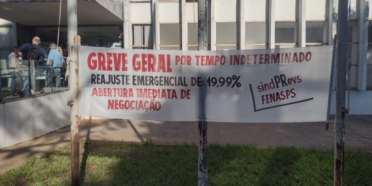Servidores do INSS entram em greve em Foz do Iguaçu