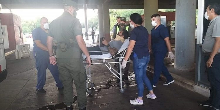 Brasileiro atropela agente migratório na aduana de Puerto Iguazú