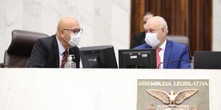 Assembleia começa a analisar projeto que permite ao governo flexibilizar o uso de máscaras no estado