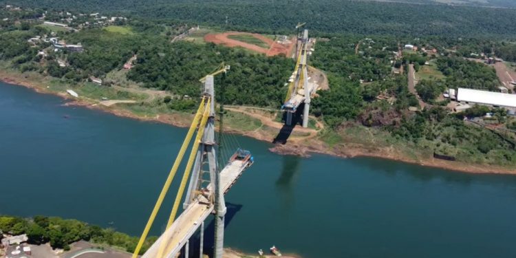 Obras da Ponte da Integração Brasil-Paraguai chegam a quase 80% de execução