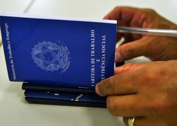 Caged: Brasil cria 136 mil empregos com carteira assinada em março