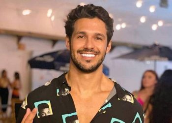 Rodrigo estava em um carro que se chocou com um caminhão na madrugada de quinta (31) (Foto: Globo/Reprodução)