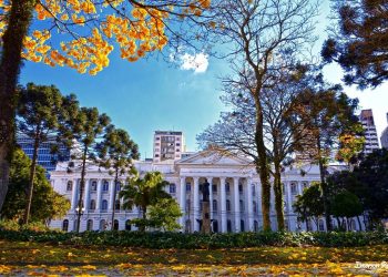 UFPR abre concurso com vagas para nível técnico e superior