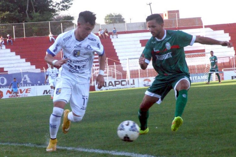 Pepê com a camisa do Foz do Iguaçu Futebol Clube (Foto: Reprodução/Foz)