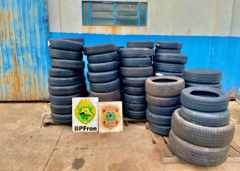 Ação integrada apreende pneus em depósito clandestino próximo à Ponte da Amizade