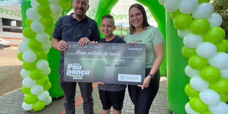 Sicredi reforça parceria com associado em campanha que incentiva hábito de poupar e distribui 2,5 milhões em prêmios