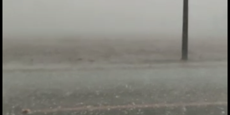 Vento forte e granizo atinge cidades do Paraná