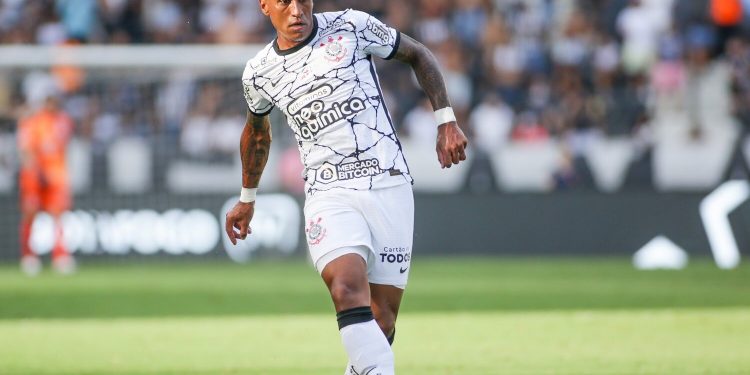 Brasileirão começa com surpresas e atual campeão vencendo