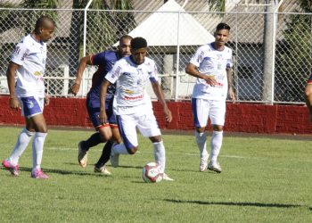 Foz do Iguaçu é prejudicado pela arbitragem e empata com o Toledo no Paranaense
