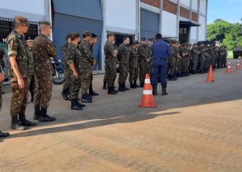 GM de Foz ministra instruções sobre o trânsito para militares do 34º Batalhão do Exército