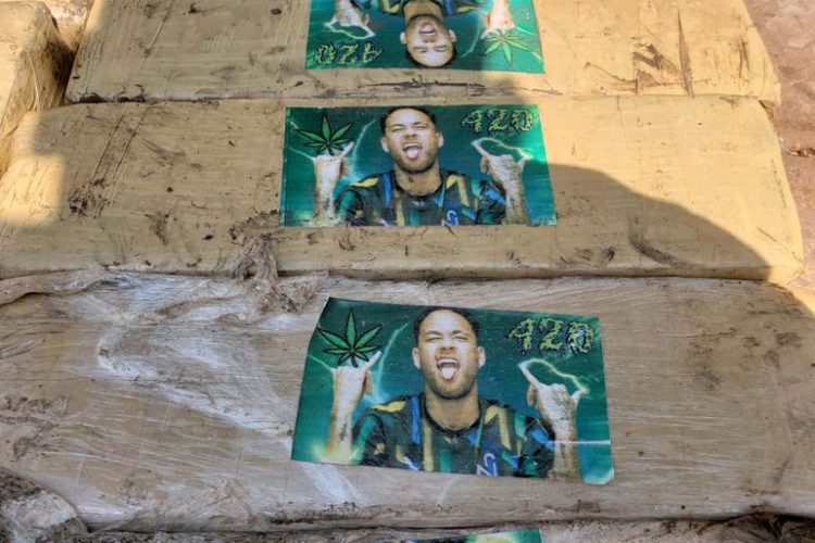Polícia Nacional do Paraguai apreende 800kg de maconha comercializadas com fotos do Neymar