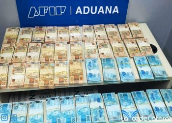 Homem tentou deixar a Argentina com R$ 350 mil sem declaração